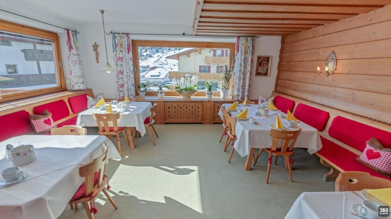 Haus Schrofenstein Bed & Breakfast 3*